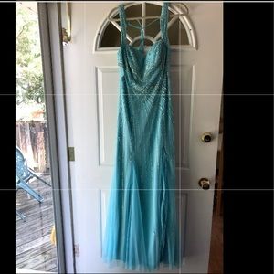 Long prom/wedding dress